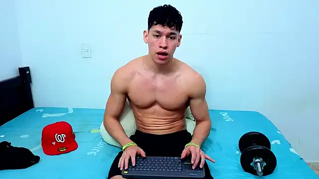 Luke Muscle online show from 06-10-26, 02:46