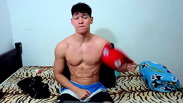 Luke Muscle online show from 06-19-26, 02:12