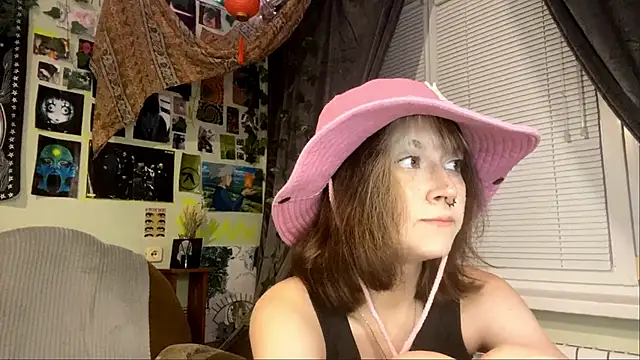 YourFavoriteAltgirl online show from 05-21-26, 09:23