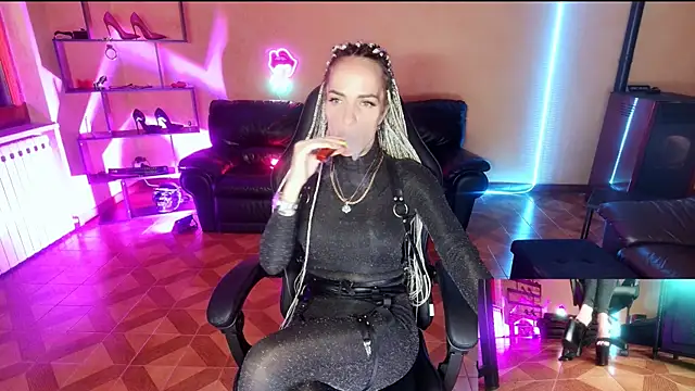 Monicamaxwell online show from 06-11-26, 07:49