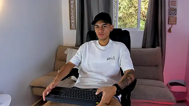 Snapshot of NickCopeer_ chatting on 07-17-26, 01:08 NickCopeer online show from 07-17-26, 01:08