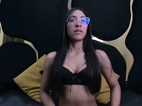 KiraaMoon69 online show from 06-10-26, 08:32