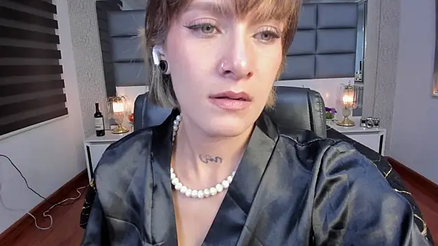Snapshot of Mrs_Regina_clk chatting on 07-07-26, 07:23 Mrs Regina clk online show from 07-07-26, 07:23