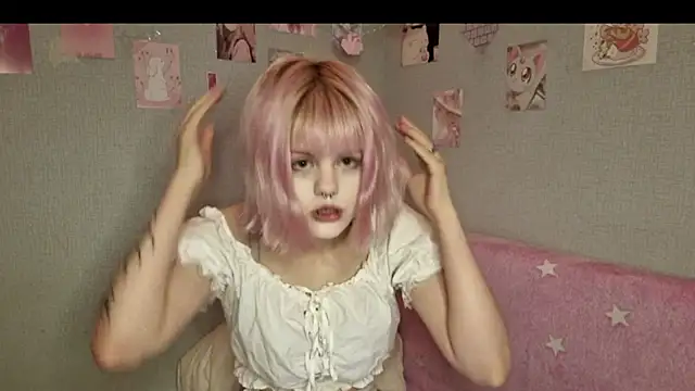Snapshot of VelvetAlice chatting on 07-08-26, 08:31 VelvetAlice online show from 07-08-26, 08:31