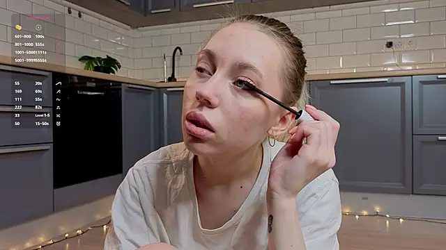 BlondeKelly online show from 05-28-26, 04:13