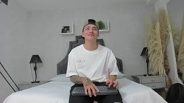 wesley boyy  online show from 05-23-26, 08:19