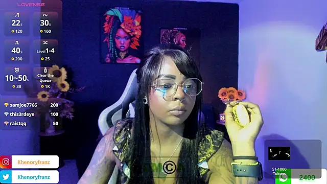 Snapshot of Nefertiti chatting on 10-24-25, 12:42 Nefertiti online show from 10-24-25, 12:42