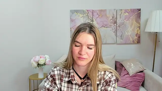 RoxyReignn online show from 06-07-26, 10:15