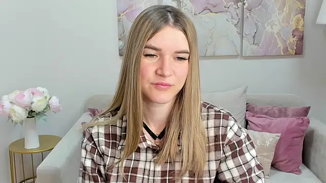 RoxyReignn online show from 06-19-26, 09:53