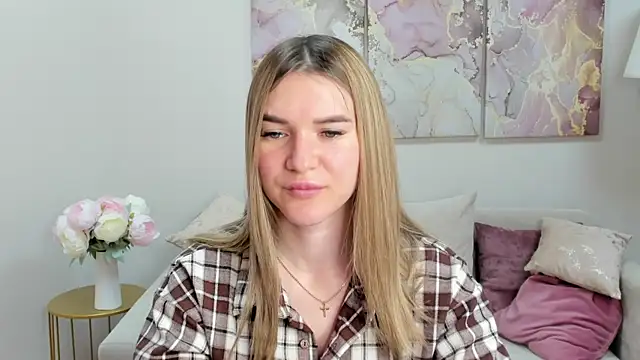 RoxyReignn online show from 06-08-26, 10:10