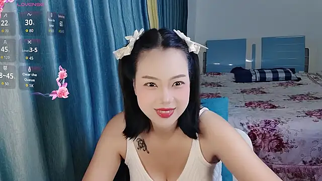 Snapshot of OnOKitten chatting on 06-10-26, 05:03 OnOKitten online show from 06-10-26, 05:03