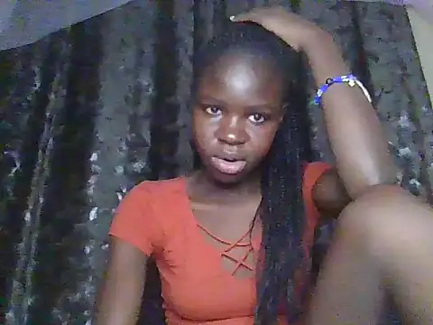 Snapshot of small_diva chatting on 05-30-26, 07:52 small diva online show from 05-30-26, 07:52