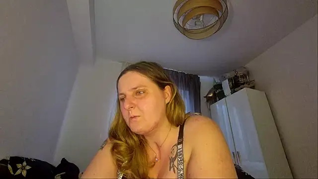 Snapshot of JessicaBake chatting on 06-15-26, 04:06 JessicaBake online show from 06-15-26, 04:06