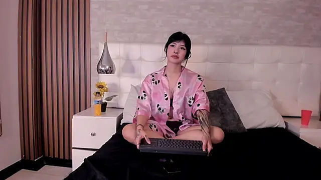 SofiaThoompson online show from 06-14-26, 08:43
