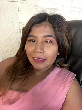 Snapshot of LyraMilano chatting on 07-01-26, 12:49 LyraMilano online show from 07-01-26, 12:49