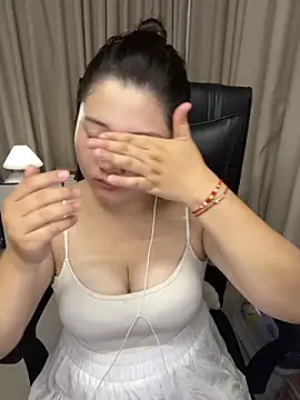 Luckysisi-s online show from 06-14-26, 02:07