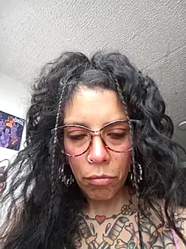 SweetVenomMilf online show from 06-05-26, 12:00