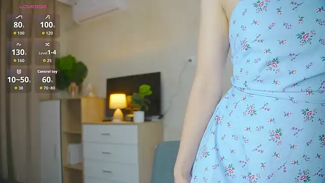 SoLovelyAnna online show from 06-11-26, 10:07