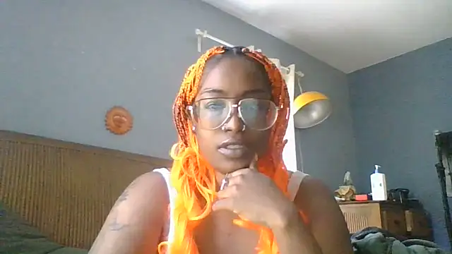 CloverGirlxo online show from 06-01-26, 04:06