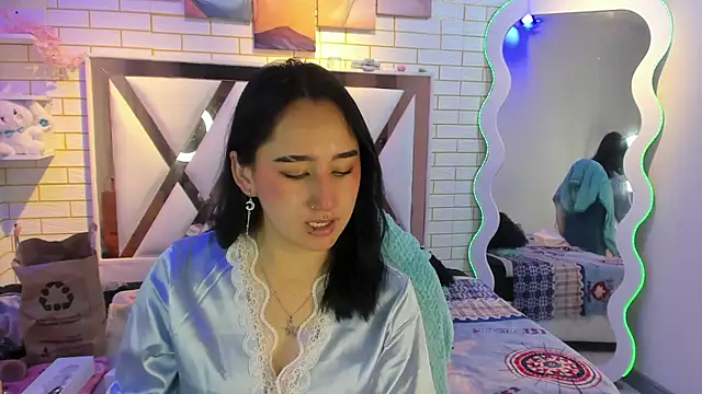 Snapshot of Lua_bloom_ chatting on 07-05-26, 03:44 Lua bloom online show from 07-05-26, 03:44