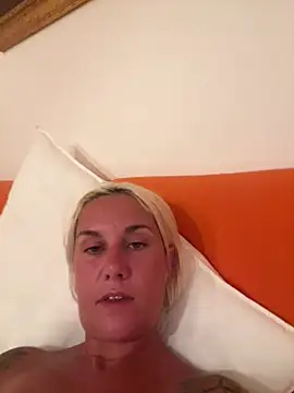 Sofia beee online show from 06-28-26, 12:28