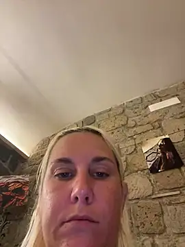 Sofia beee online show from 07-02-26, 01:39