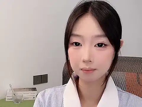 Snapshot of Yoyo33355 chatting on 05-28-26, 03:03 Yoyo33355 online show from 05-28-26, 03:03