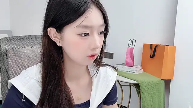 Snapshot of Yoyo33355 chatting on 06-15-26, 03:07 Yoyo33355 online show from 06-15-26, 03:07