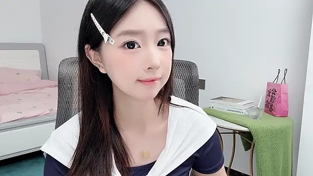 Snapshot of Yoyo33355 chatting on 06-16-26, 03:17 Yoyo33355 online show from 06-16-26, 03:17