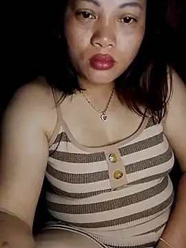 Snapshot of Qie_qir chatting on 06-22-26, 03:01 Qie qir online show from 06-22-26, 03:01