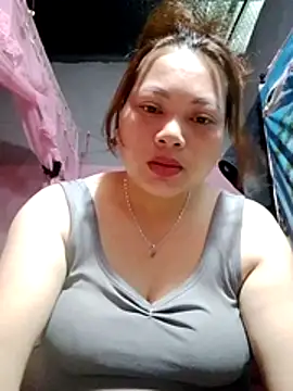 Snapshot of Qie_qir chatting on 05-27-26, 11:56 Qie qir online show from 05-27-26, 11:56