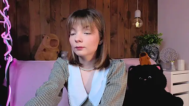 IvoryPesante online show from 06-18-26, 08:25