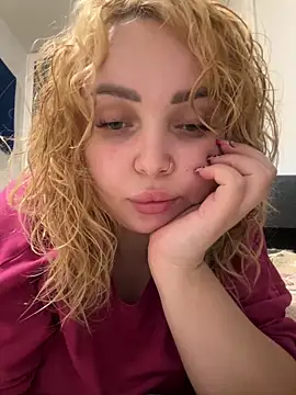 kira235 online show from 06-19-26, 10:04