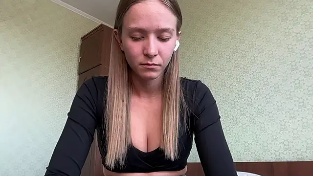 Snapshot of DanikaMory chatting on 07-12-26, 12:39 DanikaMory online show from 07-12-26, 12:39