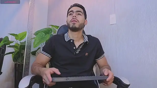 Snapshot of Jadiel_Stone chatting on 07-12-26, 11:44 Jadiel Stone online show from 07-12-26, 11:44