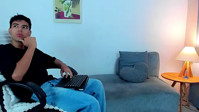 Snapshot of Damian_Rodriiguez chatting on 05-27-26, 12:23 Damian Rodriiguez online show from 05-27-26, 12:23