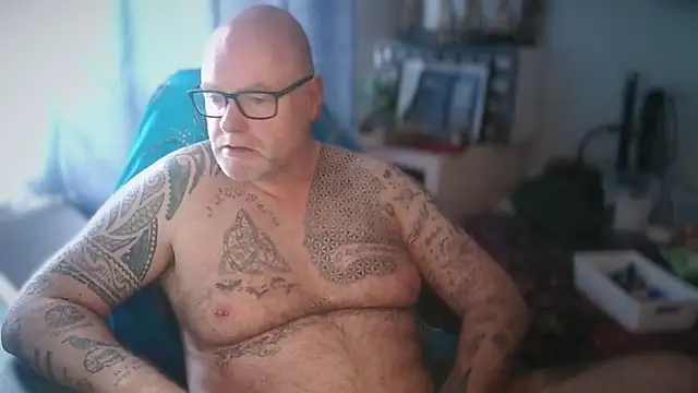 Snapshot of Tattooed_Dilf_01 chatting on 05-31-26, 08:53 Tattooed Dilf 01 online show from 05-31-26, 08:53