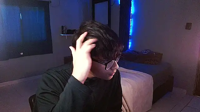 Snapshot of Mr_yisuzz chatting on 06-26-26, 11:27 Mr yisuzz online show from 06-26-26, 11:27