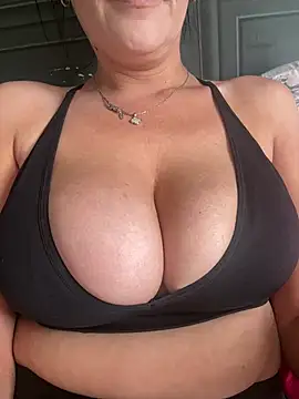 Snapshot of Charhxx chatting on 05-28-26, 10:32 Charhxx online show from 05-28-26, 10:32
