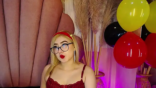 Doll Kitty  online show from 06-12-26, 12:58