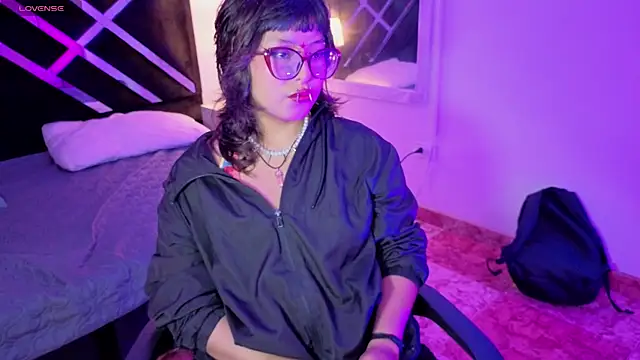 Snapshot of hannita_01 chatting on 07-10-26, 11:54 hannita 01 online show from 07-10-26, 11:54