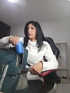 Snapshot of Samantha01_Rosse01 chatting on 06-01-26, 09:25 Samantha01 Rosse01 online show from 06-01-26, 09:25
