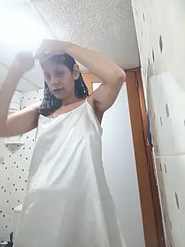 Snapshot of Samantha01_Rosse01 chatting on 06-01-26, 01:50 Samantha01 Rosse01 online show from 06-01-26, 01:50