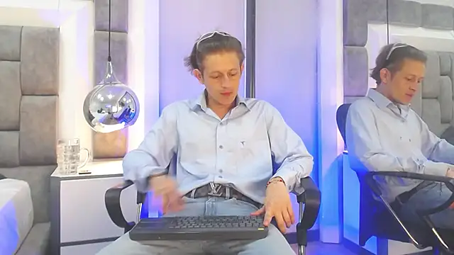 Snapshot of AnthonyStone_ chatting on 05-30-26, 06:57 AnthonyStone online show from 05-30-26, 06:57