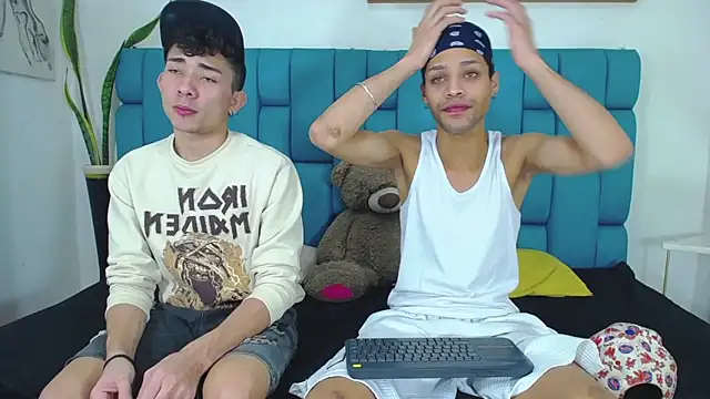 STRANGER BOYS online show from 06-19-26, 11:42