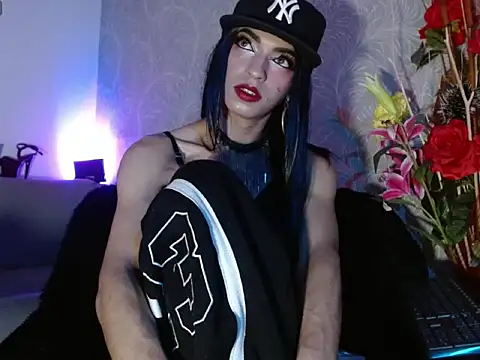 Snapshot of megan_queen12 chatting on 06-26-26, 04:07 megan queen12 online show from 06-26-26, 04:07