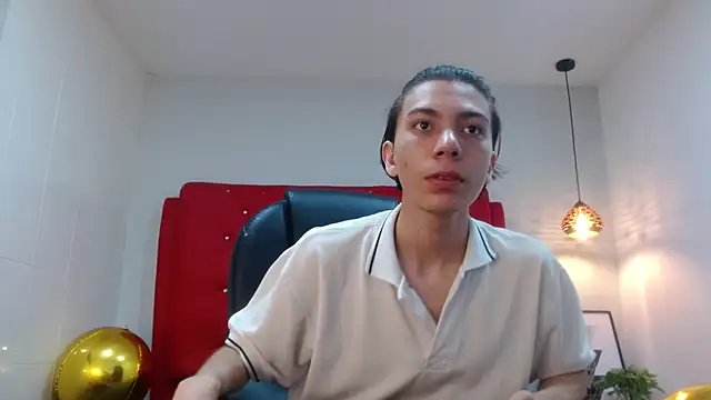 Snapshot of Julesx15 chatting on 05-27-26, 02:13 Julesx15 online show from 05-27-26, 02:13