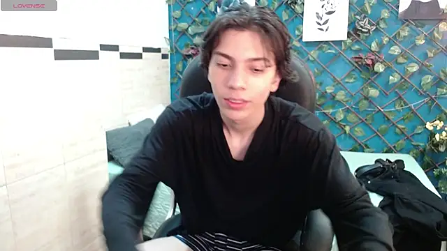 Snapshot of Julesx15 chatting on 05-30-26, 12:11 Julesx15 online show from 05-30-26, 12:11