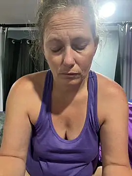amberhotts2025 online show from 06-24-26, 11:46