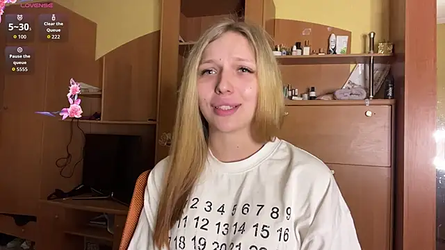 xXMelanieseXx online show from 06-19-26, 04:35